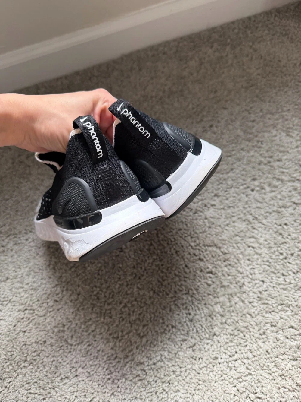 Women's Nike React Phantom Run Flyknit 2 Black White Size 9 - Picture 4 of 6